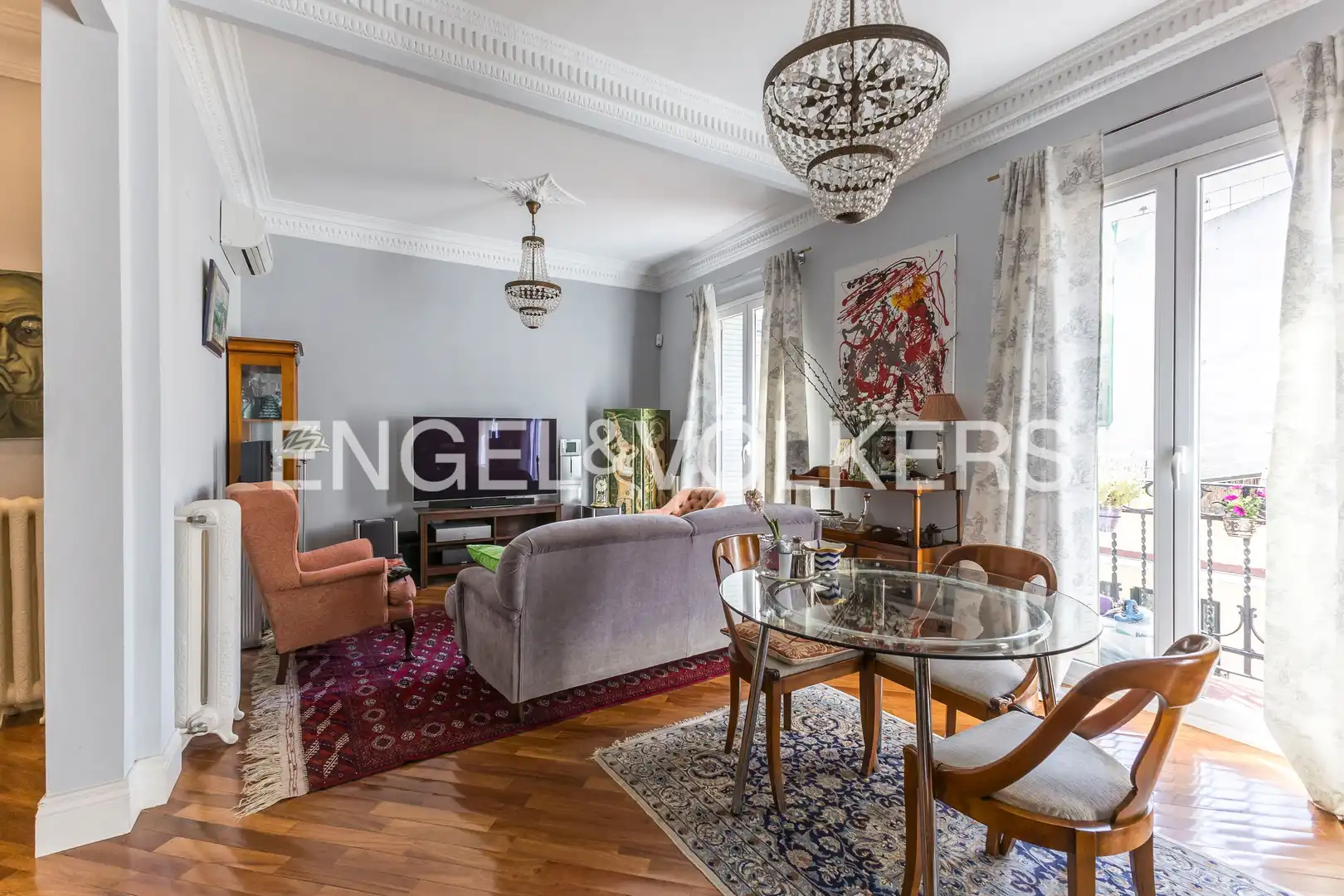 Living room of Flat for sale in  Madrid Capital  with Air Conditioner, Heating and Balcony