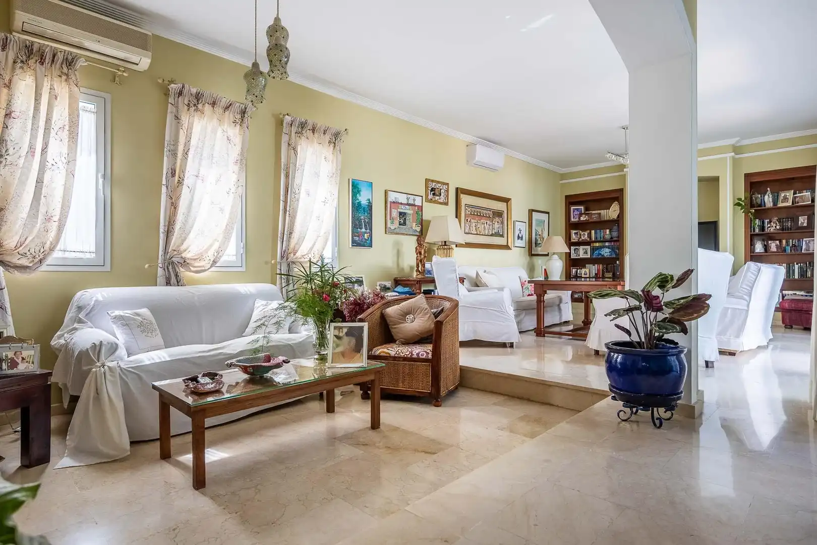 Wohnzimmer von Haus oder Chalet zum Verkauf in Tomares mit Klimaanlage, Heizung und Privatgarten