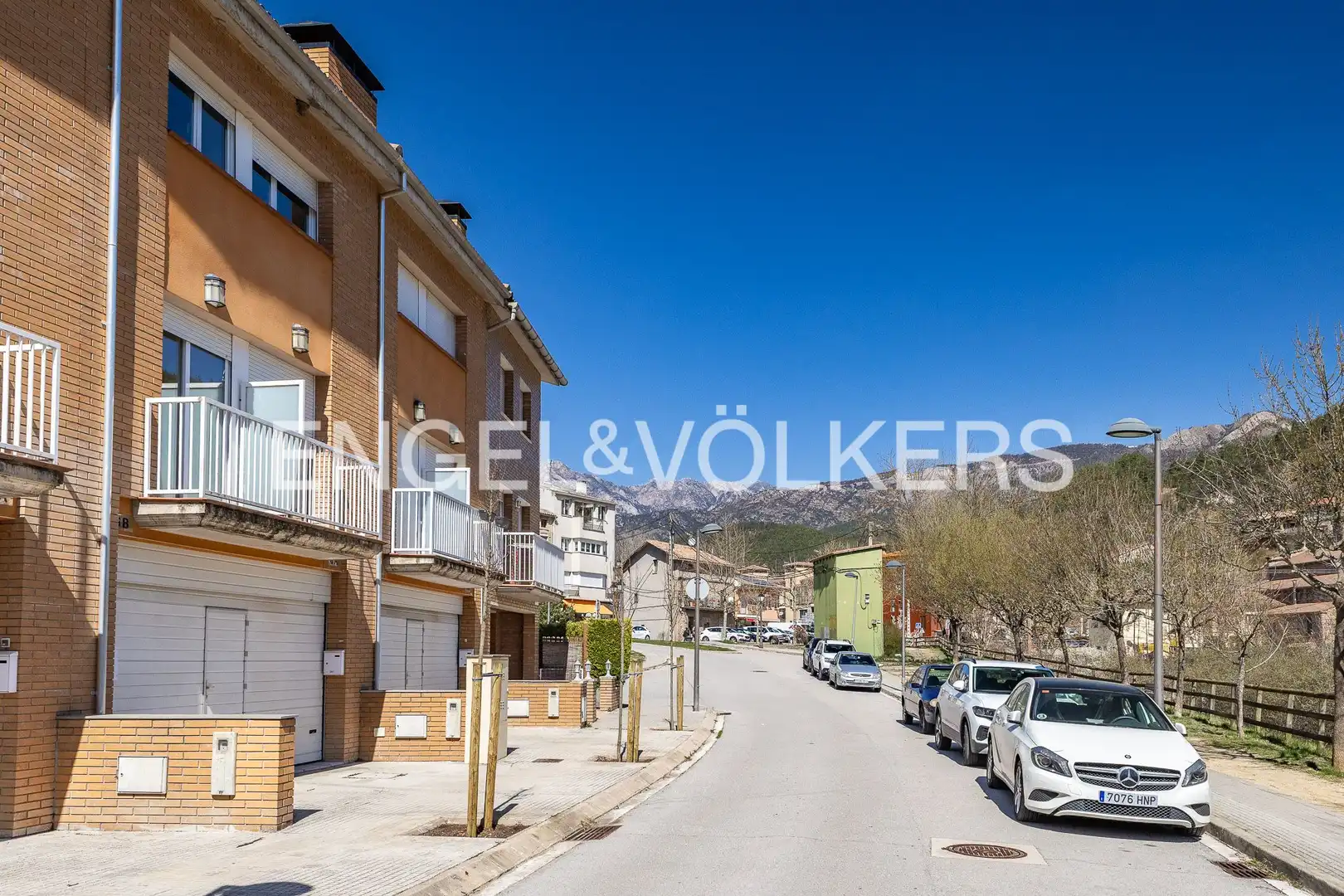 Vista exterior de Casa adosada en venda en Guardiola de Berguedà amb Calefacció, Jardí privat i Balcó