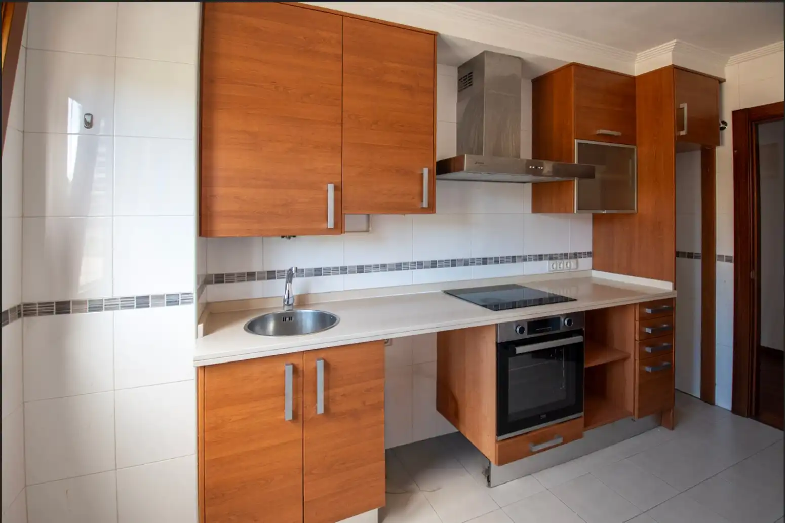 Küche von Wohnung zum Verkauf in Avilés mit Heizung, Parkett und Abstellraum