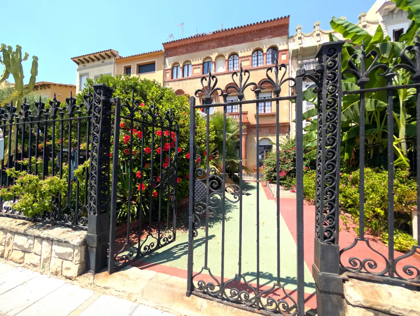 Vista exterior de Casa o xalet en venda en Vilassar de Mar amb Jardí privat, Terrassa i Balcó
