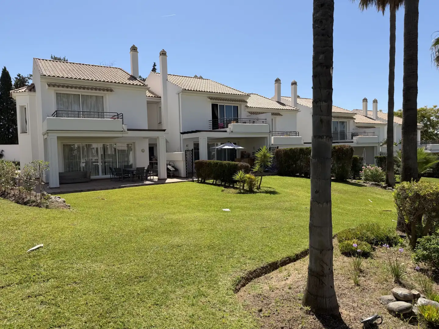 Jardín de Casa adosada en venta en Benahavís con Aire acondicionado, Terraza y Piscina