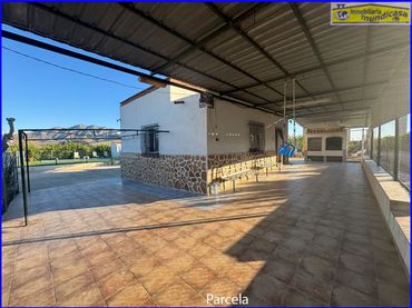 Casa rústica amb jardí en venda a N/A