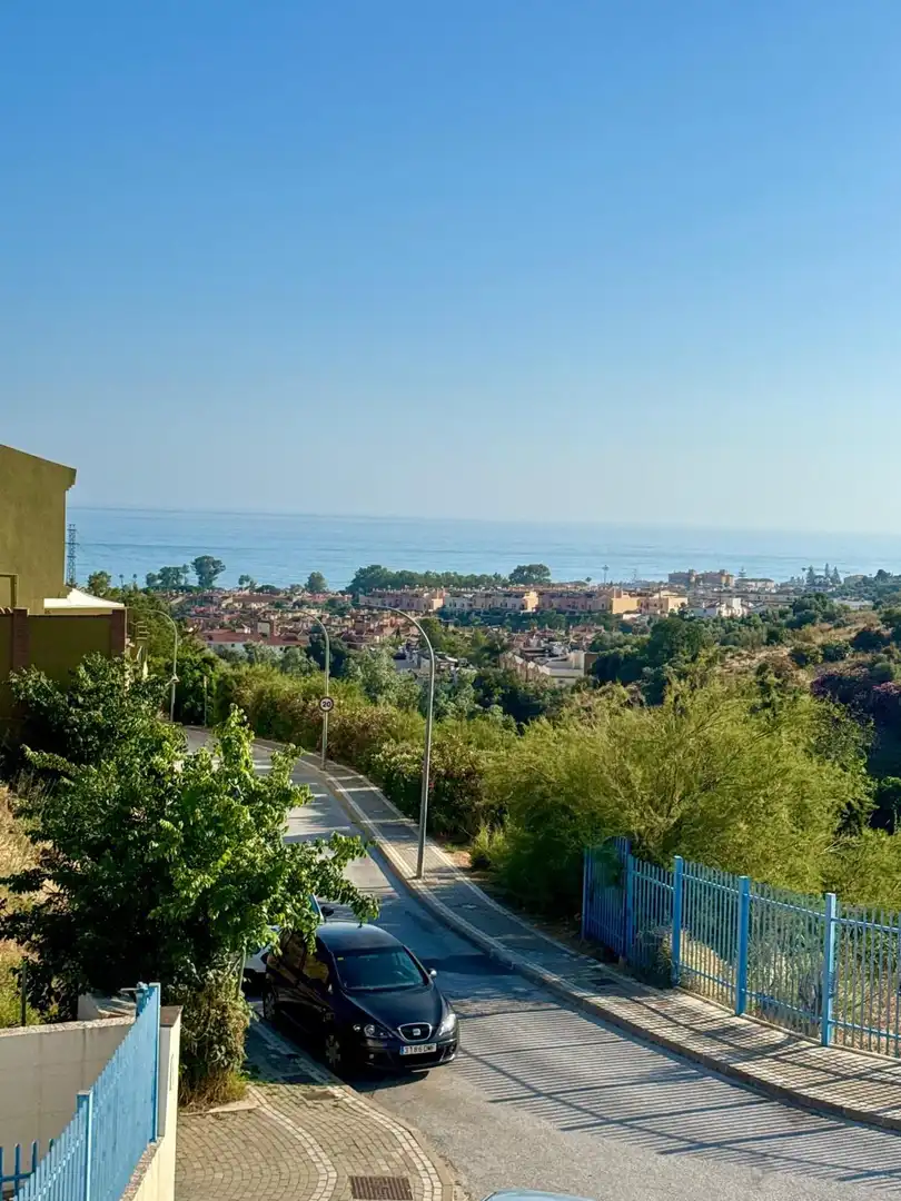 Vista exterior de Estudi de lloguer en Vélez-Málaga amb Aire condicionat, Terrassa i Moblat