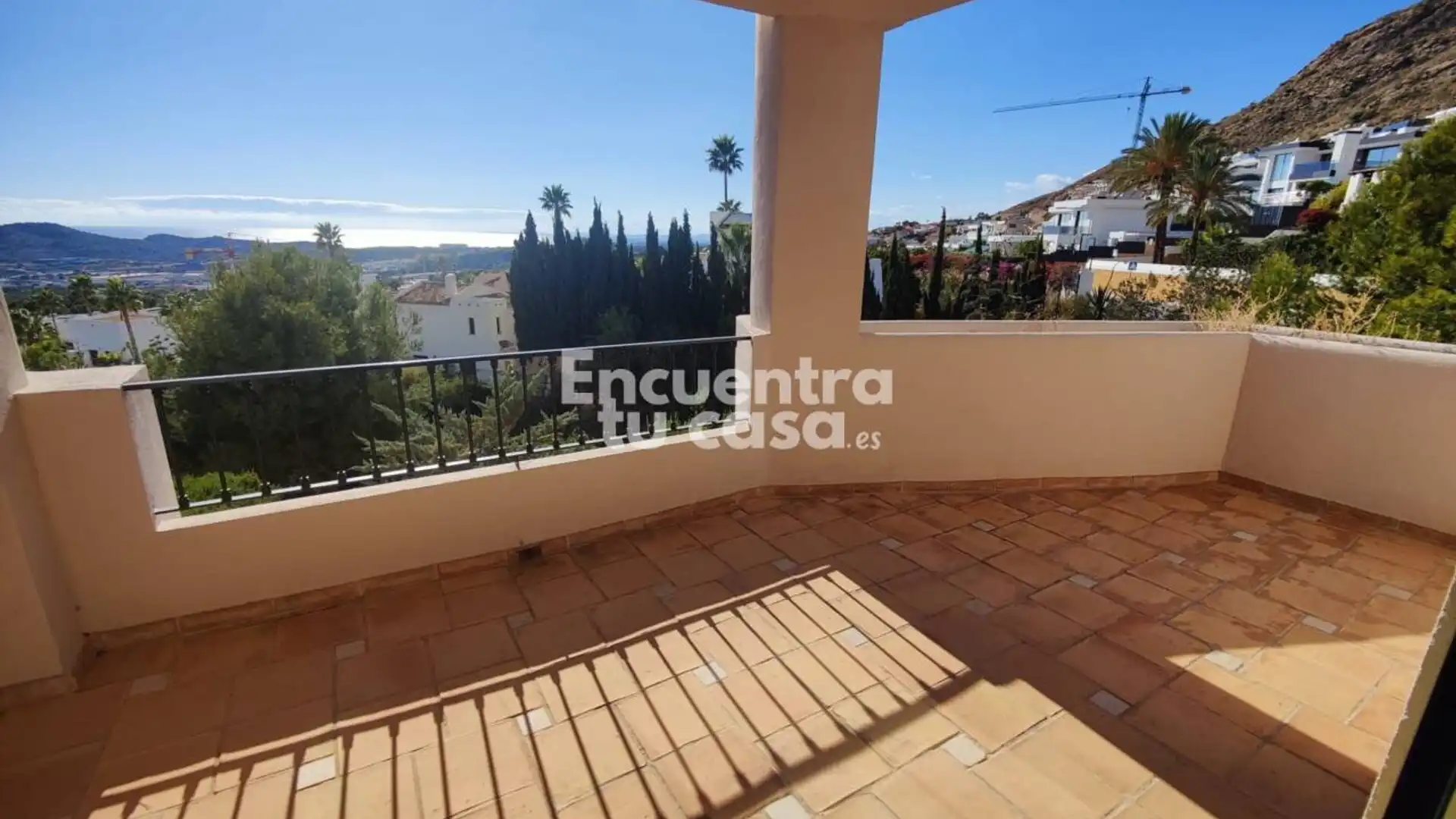 Piso de alquiler en Calle Roma, Golf Bahía