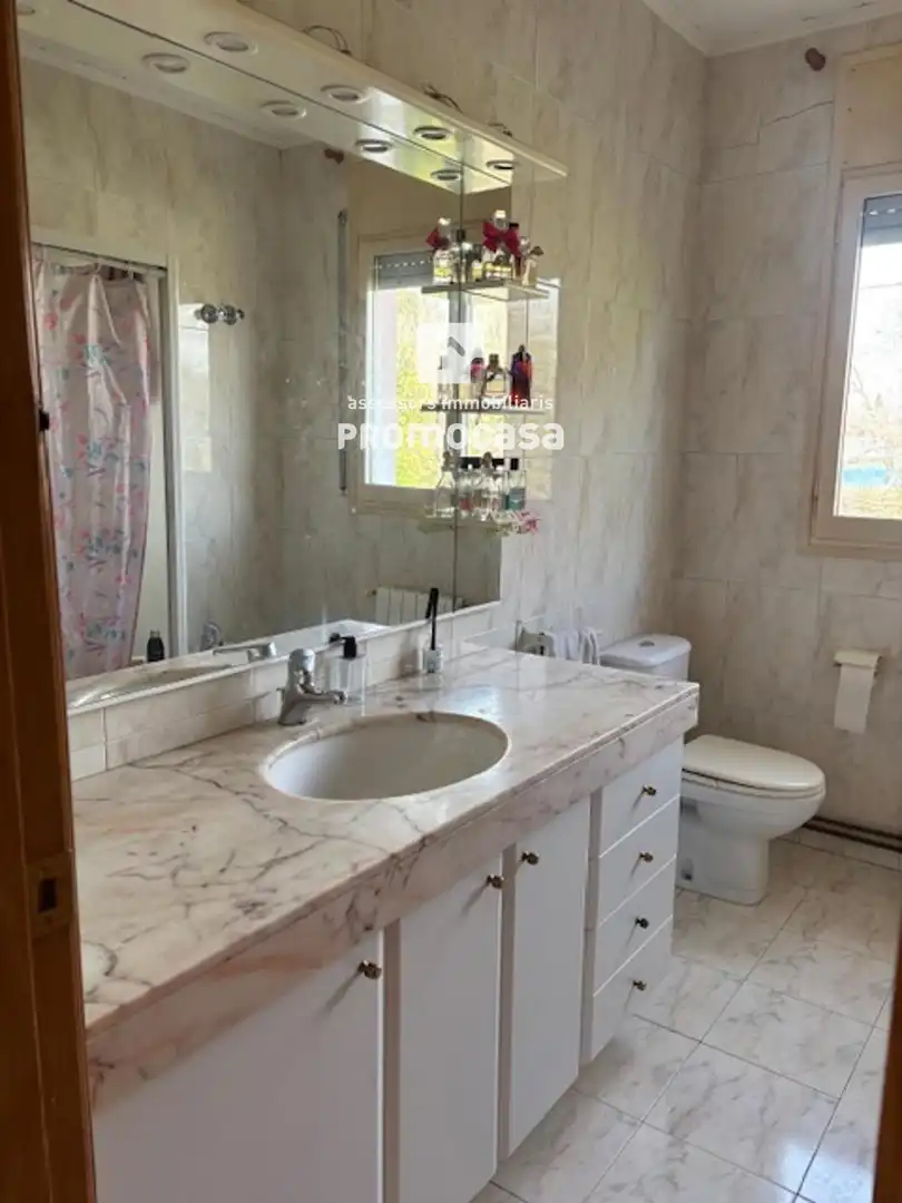 Baño de Casa o chalet en venta en Barberà del Vallès con Calefacción, Terraza y Balcón