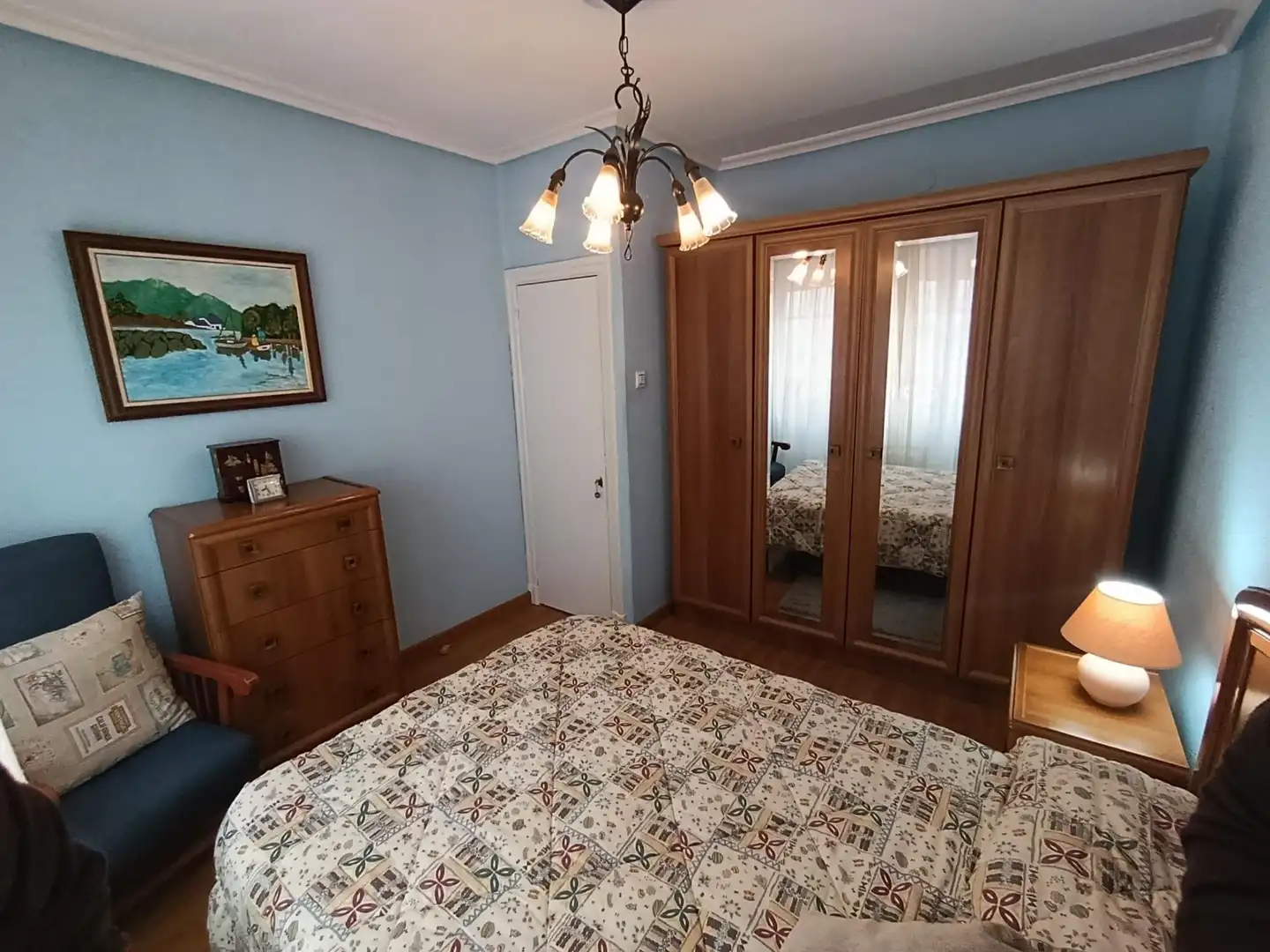 Dormitori de Apartament de lloguer en Avilés amb Calefacció i Moblat