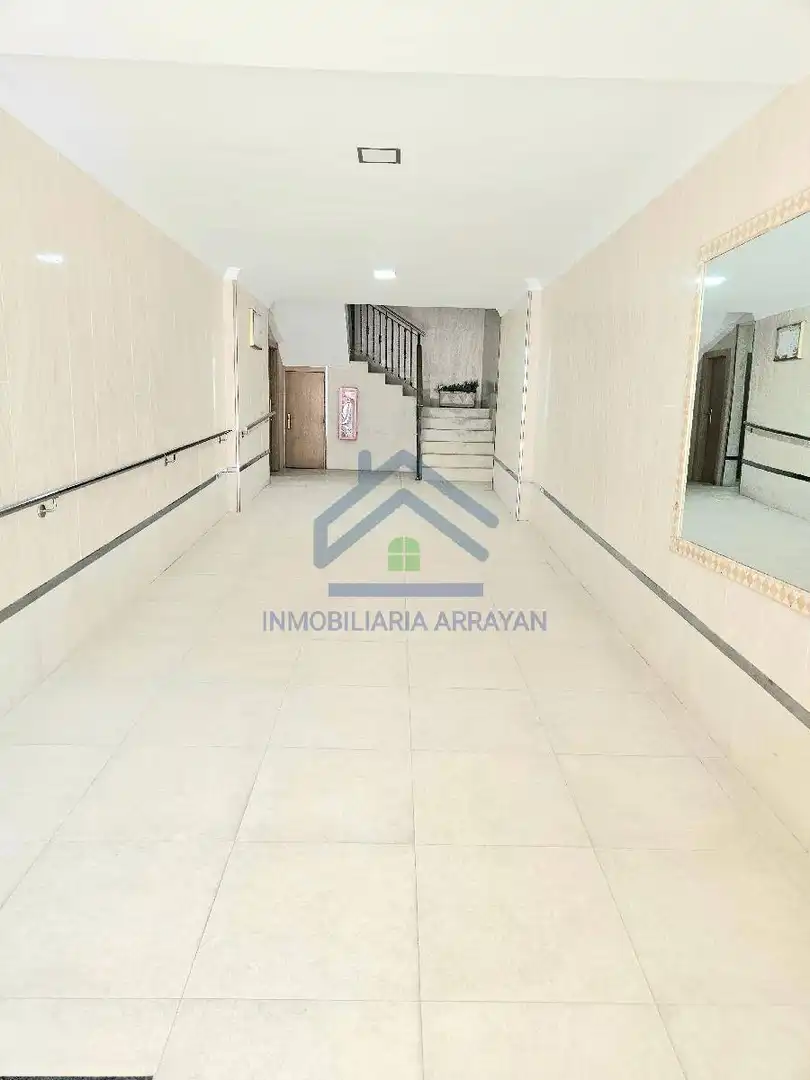 Piso en venta en Granada con Terraza y Amueblado