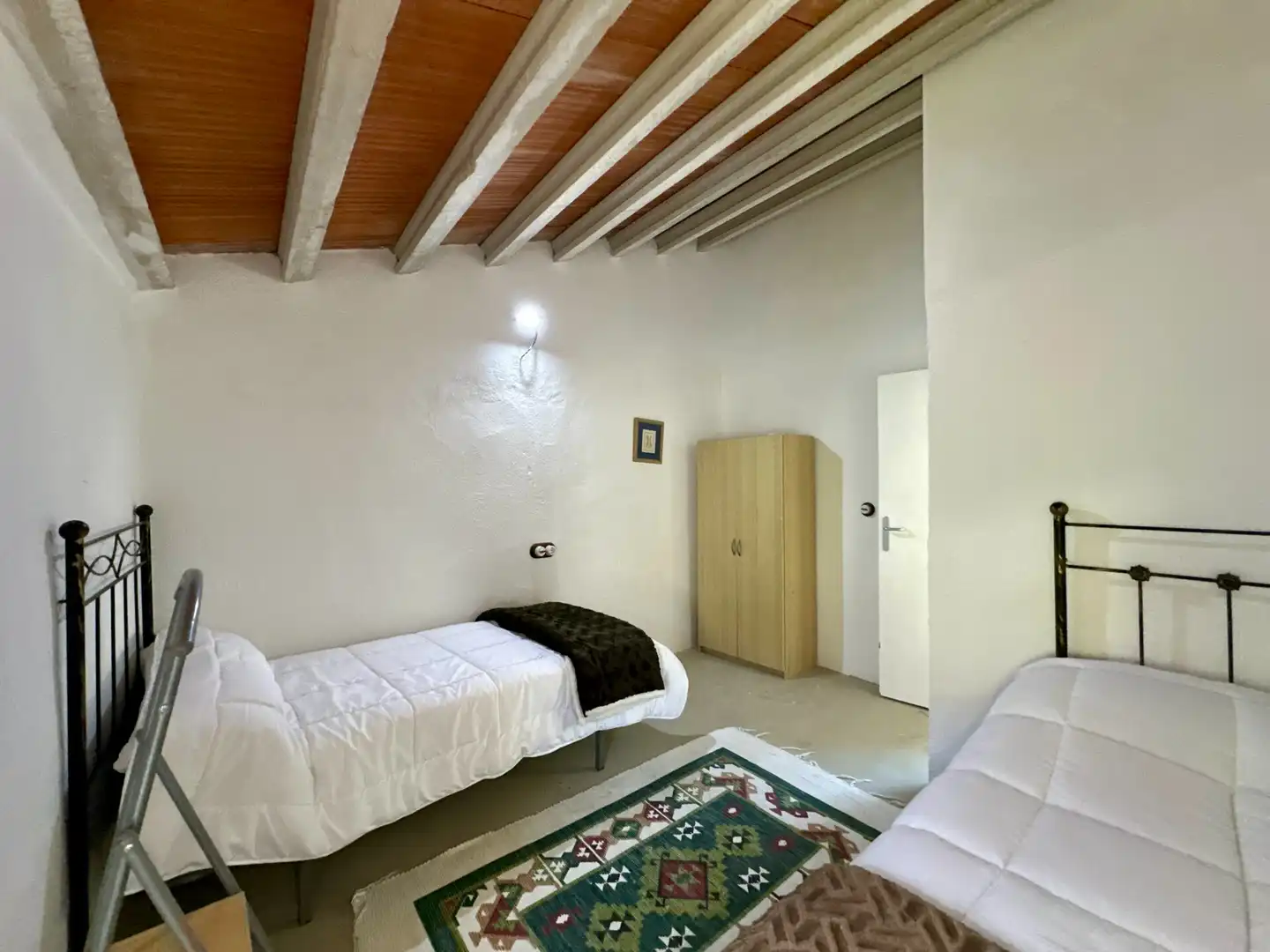 Dormitori de Finca rústica en venda en Sierro amb Aire condicionat, Calefacció i Jardí privat