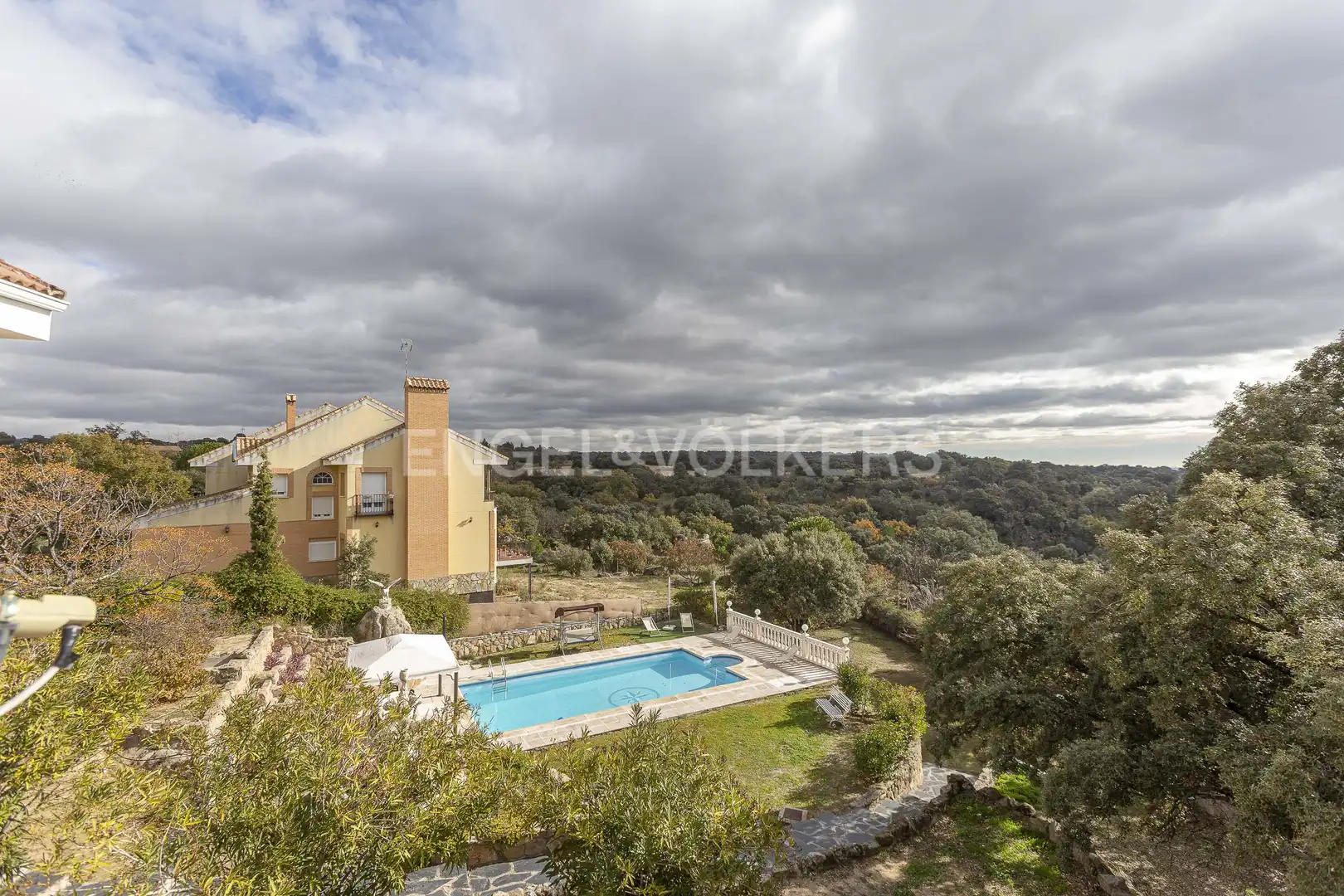 Vista exterior de Casa o xalet en venda en Valdemorillo amb Calefacció, Jardí privat i Terrassa