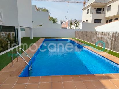 Piscina de Apartament en venda en Oliva amb Aire condicionat, Terrassa i Traster