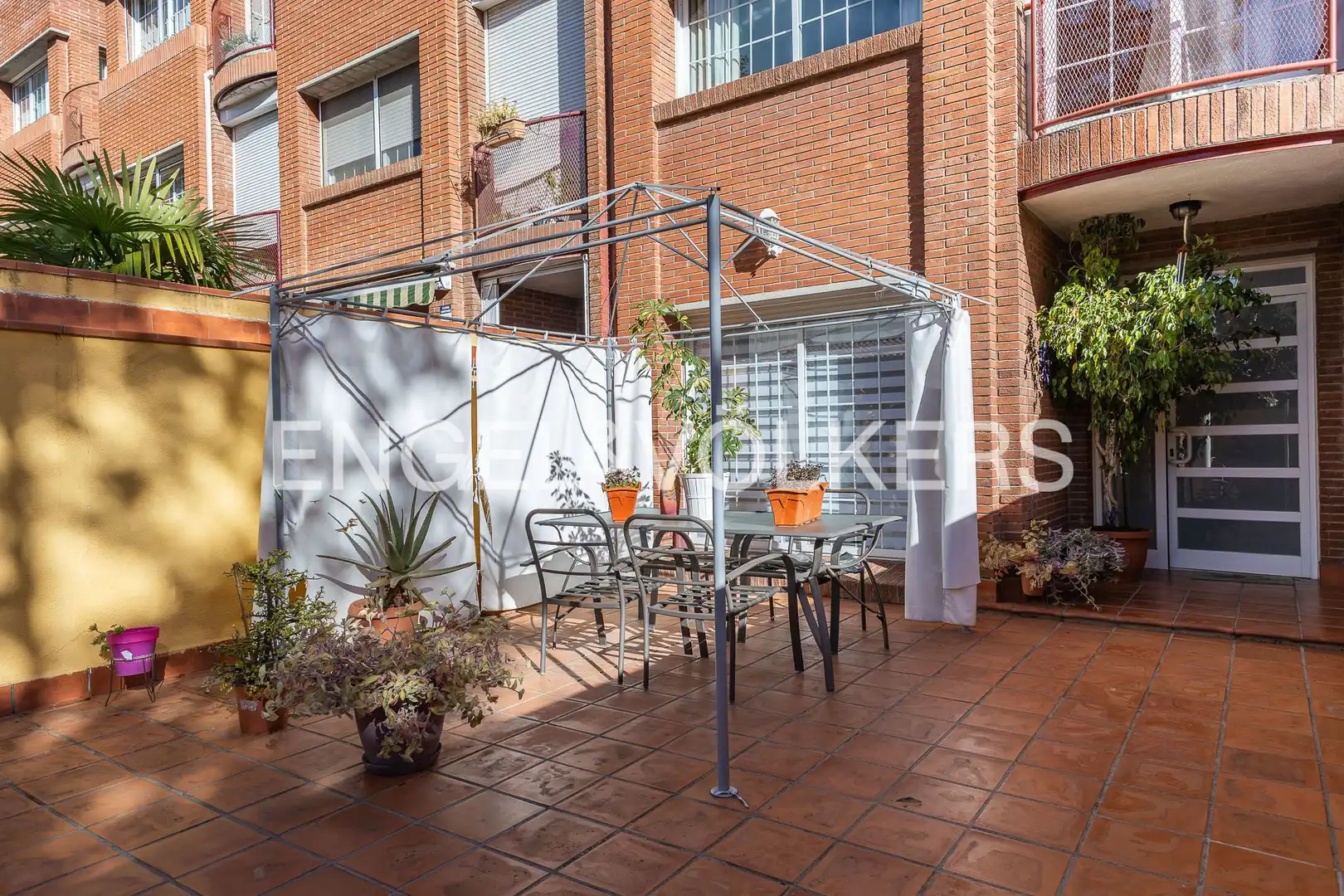 Terrassa de Casa adosada en venda en Sabadell amb Aire condicionat, Calefacció i Jardí privat
