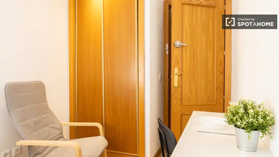Habitación de Piso para compartir en Madrid con Aire acondicionado, Calefacción y Amueblado