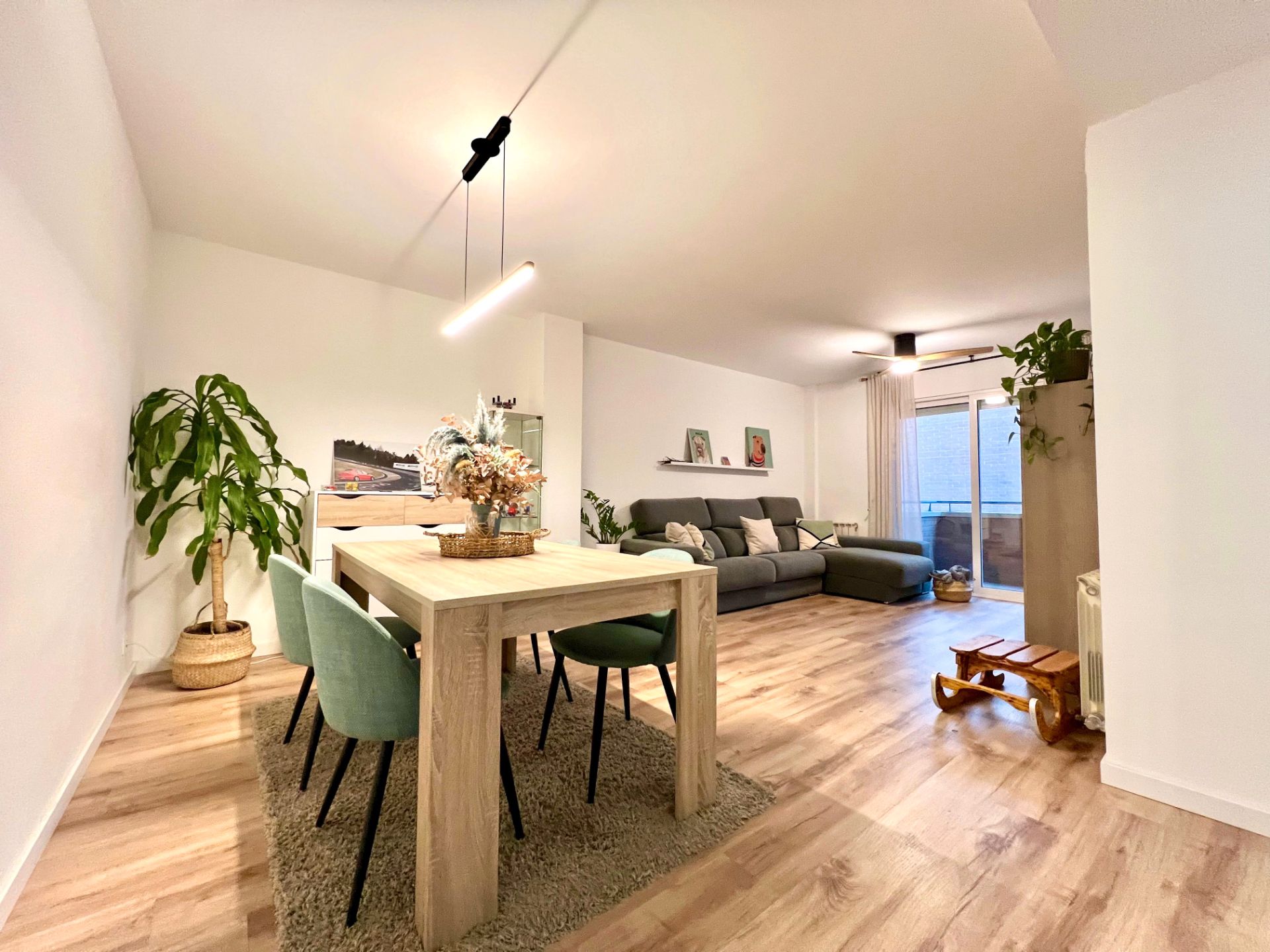 Living room of Flat for sale in Santa Perpètua de Mogoda  with Air Conditioner, Heating and Terrace