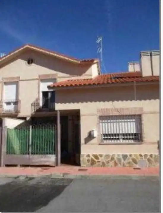 Adossat en venda a Alcabón