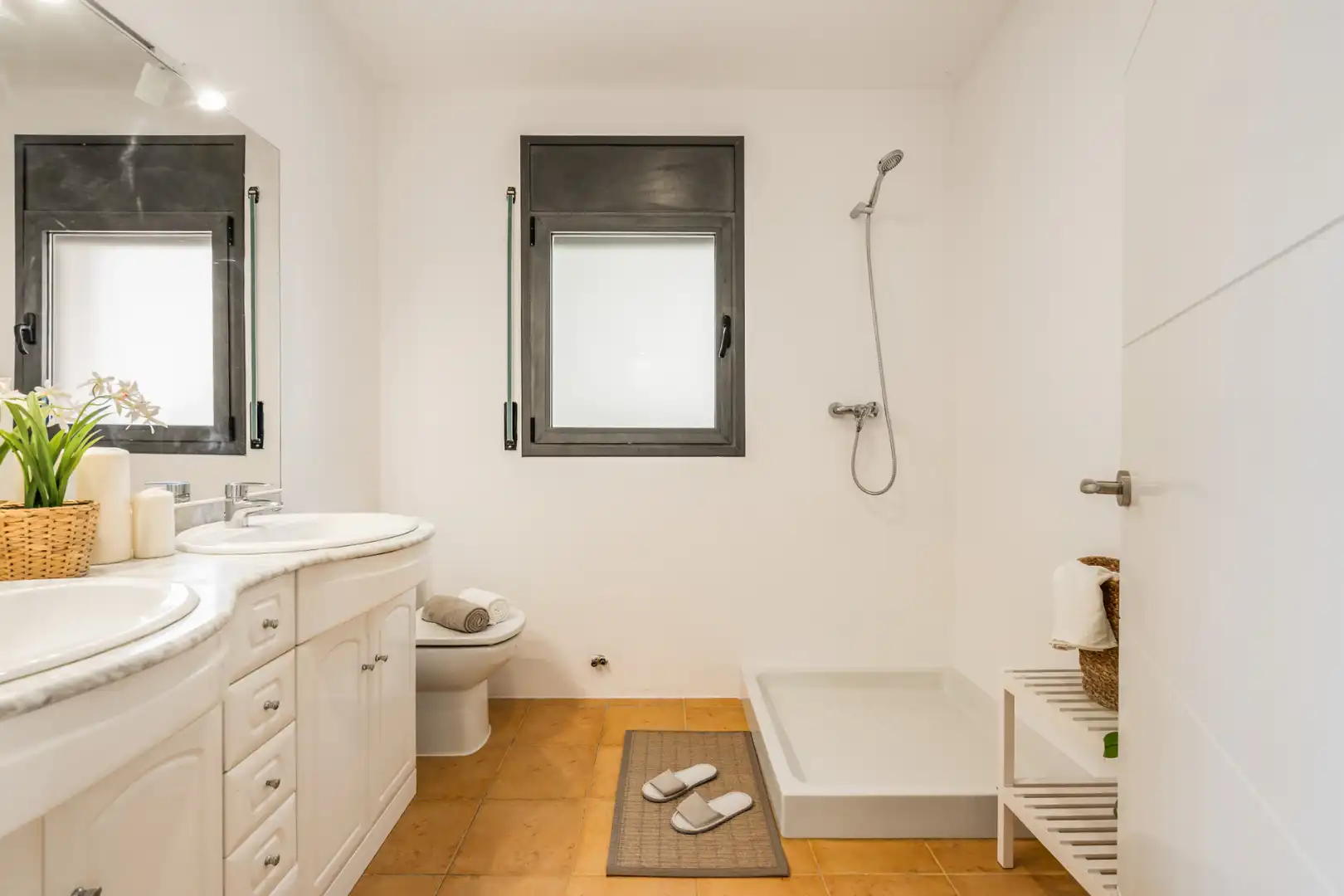 Bathroom of Houses for sale in Lloret de Mar  with Air Conditioner, Heating and Private garden