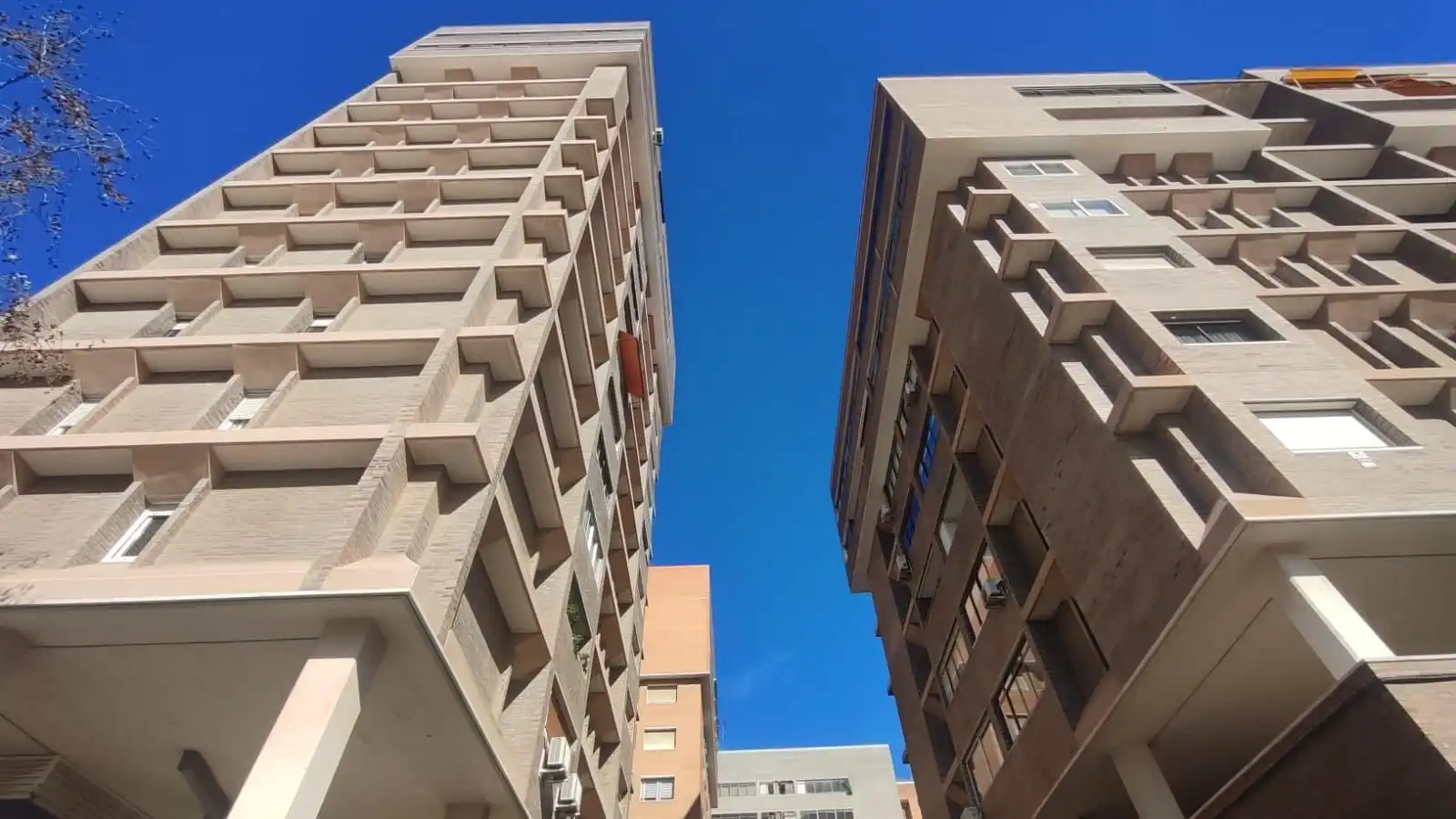 Vista exterior de Pis en venda en Esplugues de Llobregat amb Calefacció i Balcó