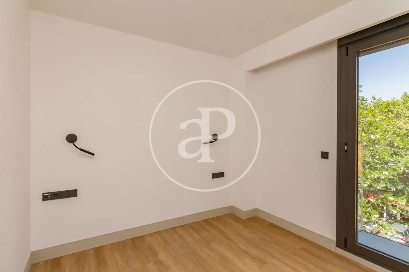Dormitori de Àtic de lloguer en Madrid amb Aire condicionat, Calefacció i Jardí privat
