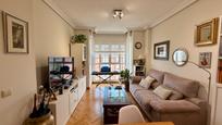 Living room of Flat for sale in  Madrid Capital  with Air Conditioner, Heating and Private garden