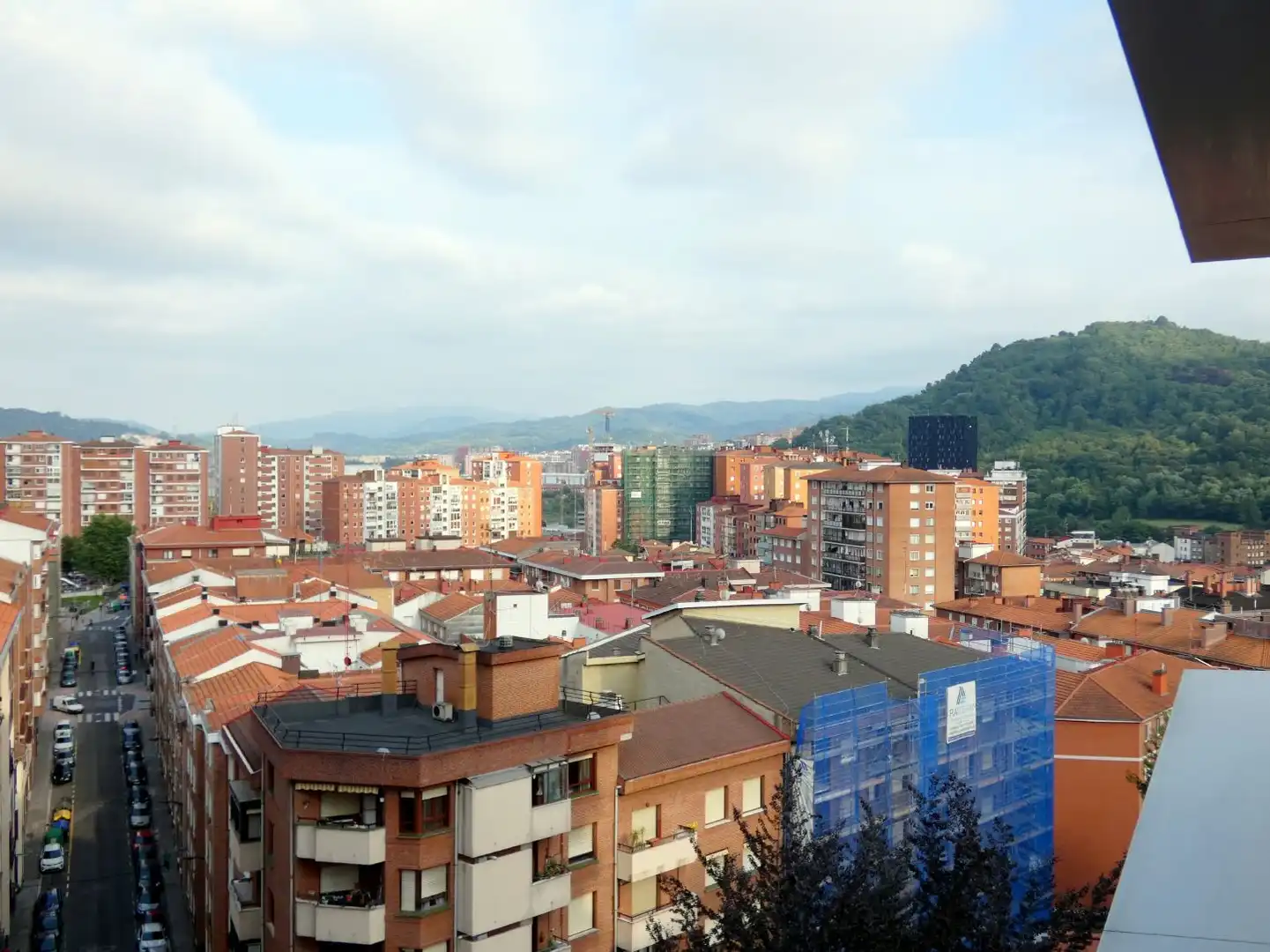 Vista exterior de Pis en venda en Bilbao  amb Calefacció, Parquet i Terrassa