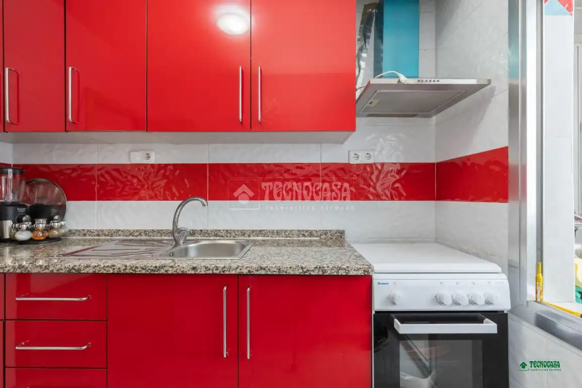 Küche von Wohnung zum Verkauf in Almería mit Klimaanlage und Heizung