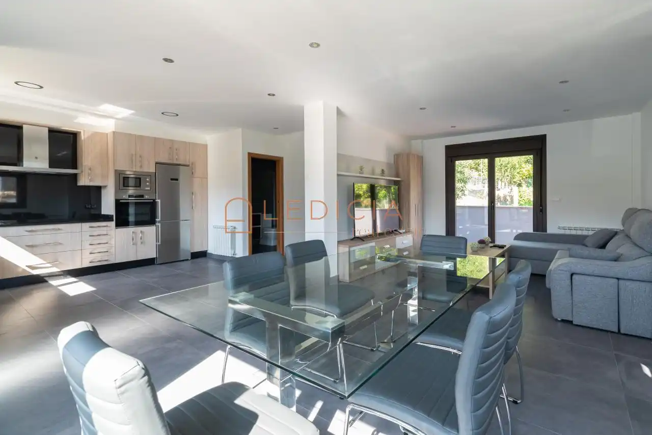 Dining room of Houses for sale in Moaña  with Heating, Private garden and Swimming Pool