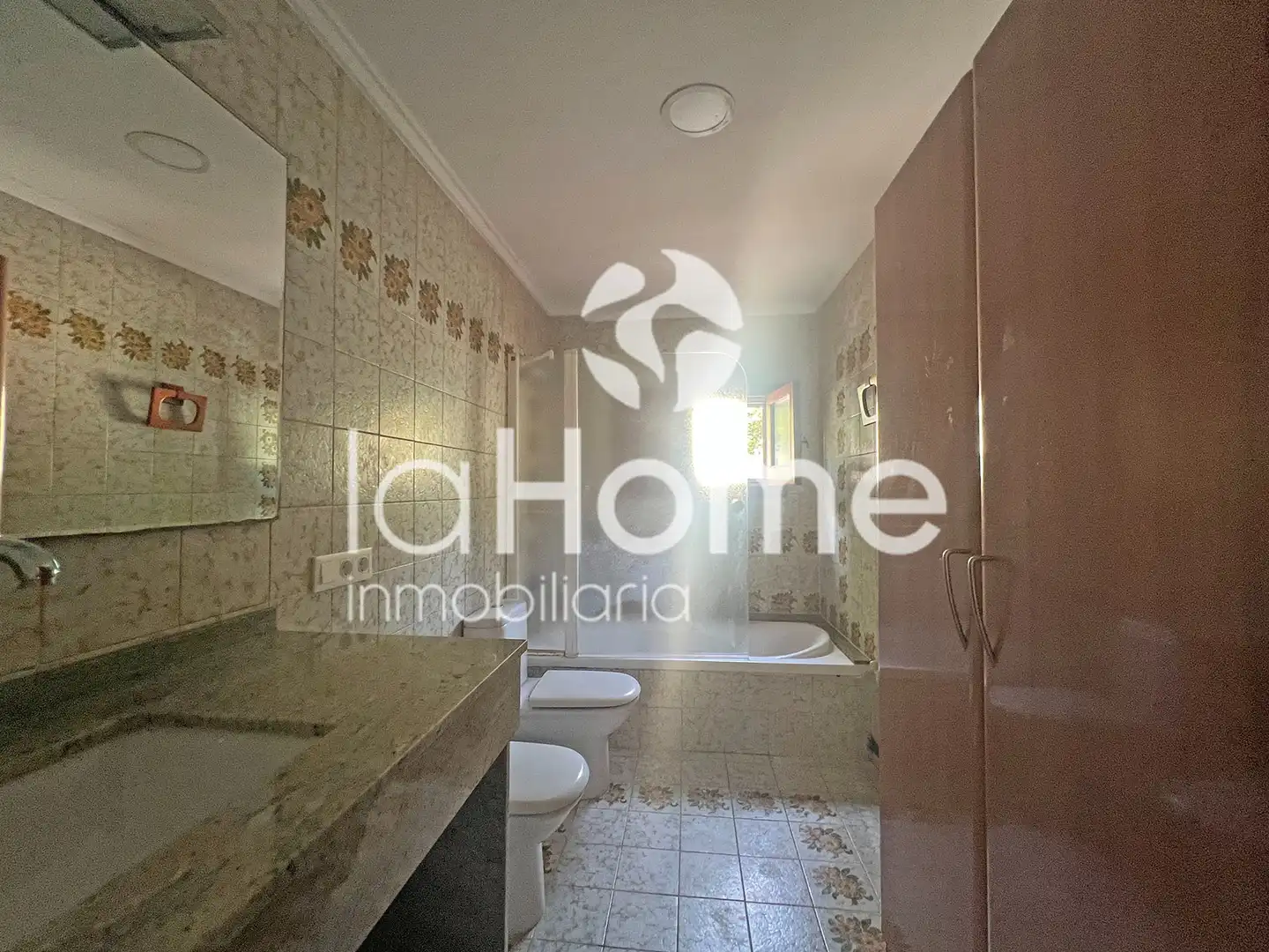 Baño de Casa o chalet de alquiler en Paterna con Aire acondicionado, Calefacción y Jardín privado
