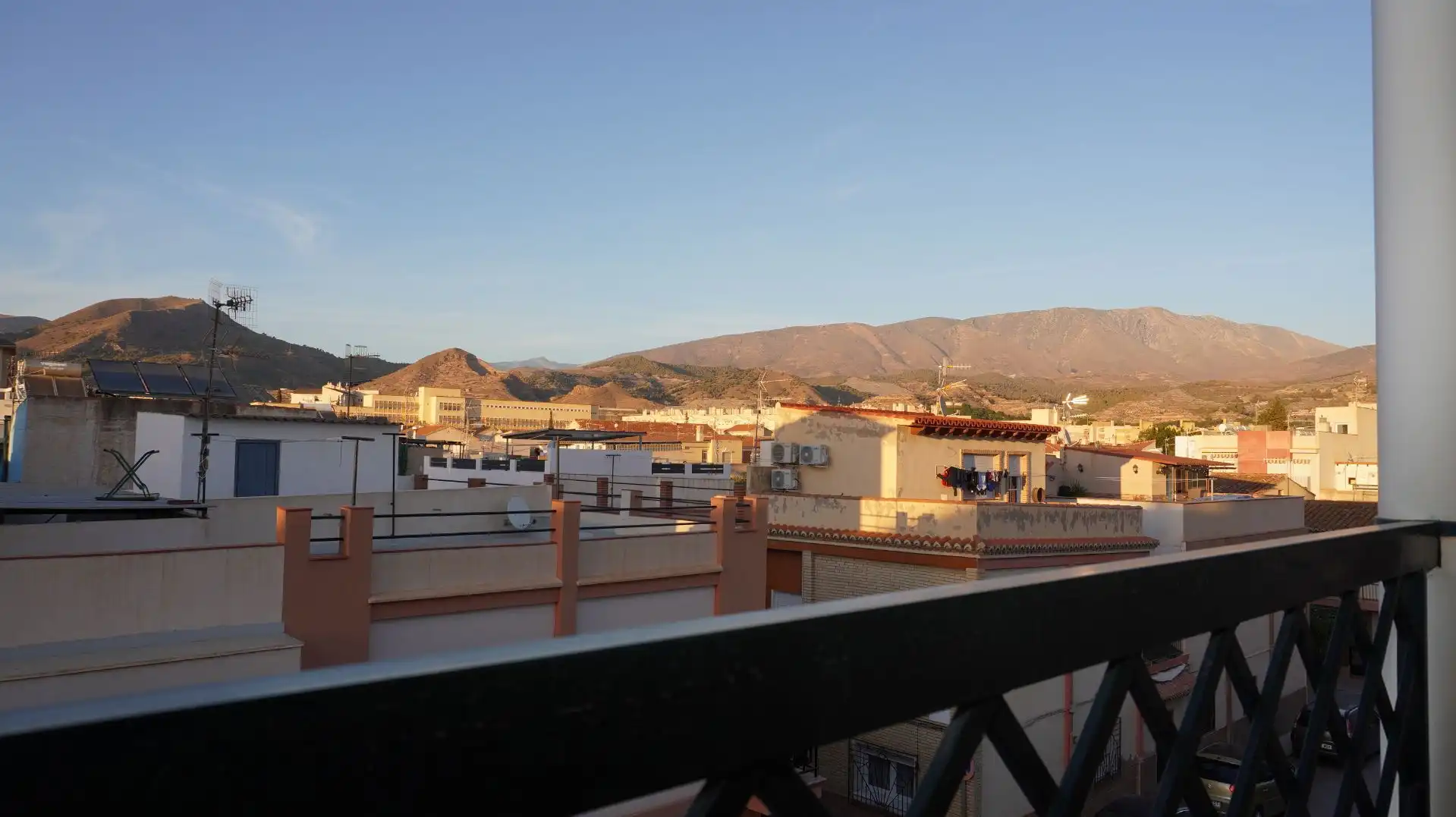 Vista exterior de Casa adosada en venda en Motril amb Aire condicionat i Terrassa