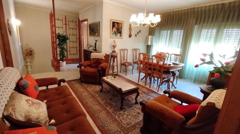 Oportunidad única! Vivienda espaciosa en zona tranquila y muy bien ubicada