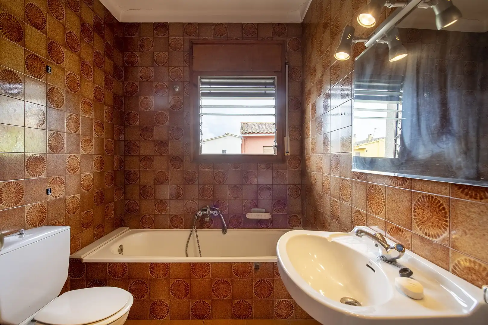 Badezimmer von Einfamilien-Reihenhaus zum Verkauf in Banyoles mit Heizung, Terrasse und Balkon