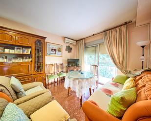 Sala d'estar de Pis en venda en  Granada Capital amb Aire condicionat, Jardí privat i Parquet