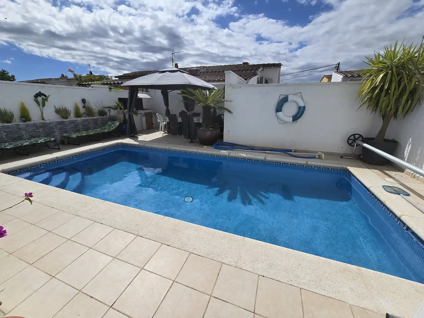 Piscina de Casa adosada en venda en Empuriabrava amb Aire condicionat, Piscina i Moblat