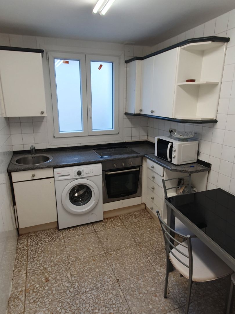 Cocina de Piso en venta en  Pamplona / Iruña con Parquet, Amueblado y Horno