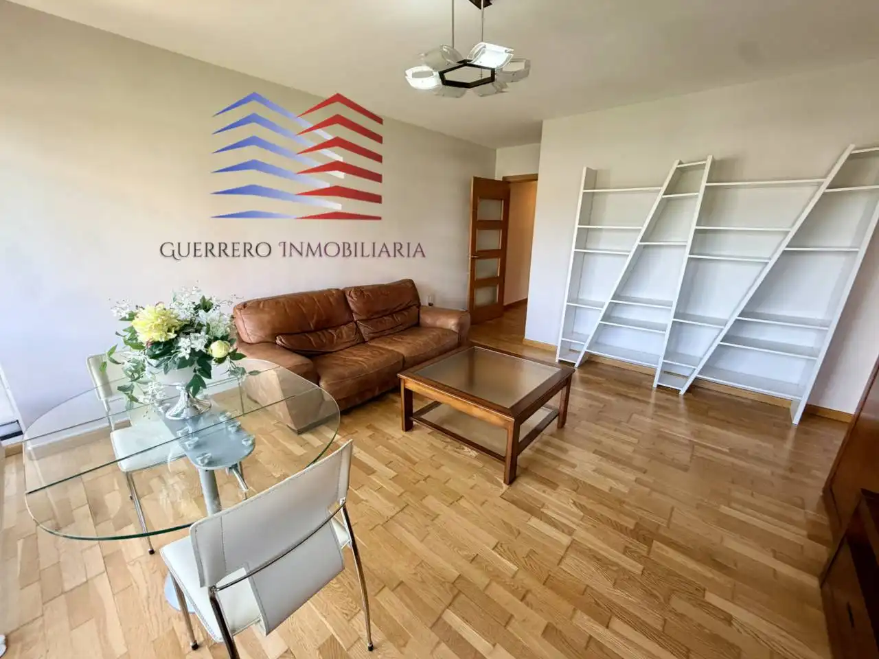 Sala d'estar de Apartament en venda en Ourense Capital  amb Calefacció, Parquet i Traster