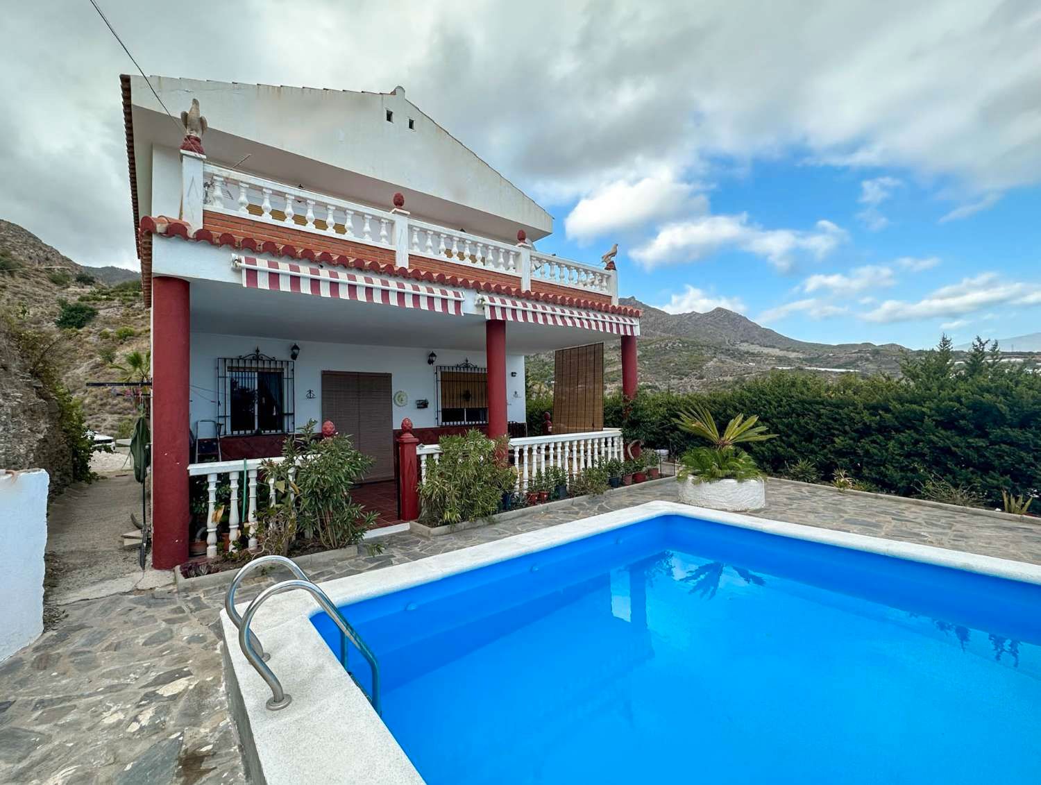 Vista exterior de Casa o chalet en venta en Molvízar con Terraza y Piscina