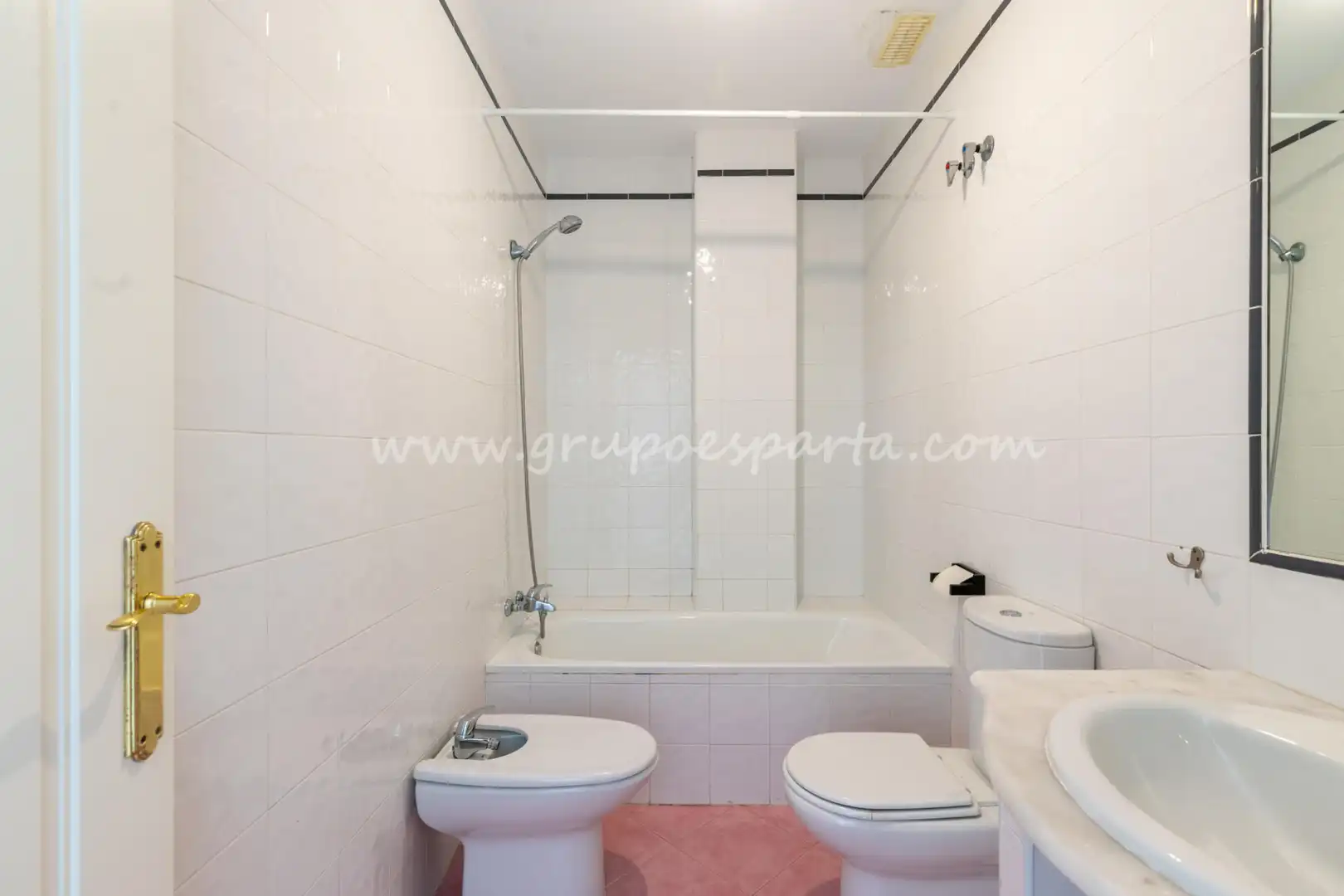 Bathroom of Detached homes for sale in Espartinas  with Air Conditioner, Heating and Oven