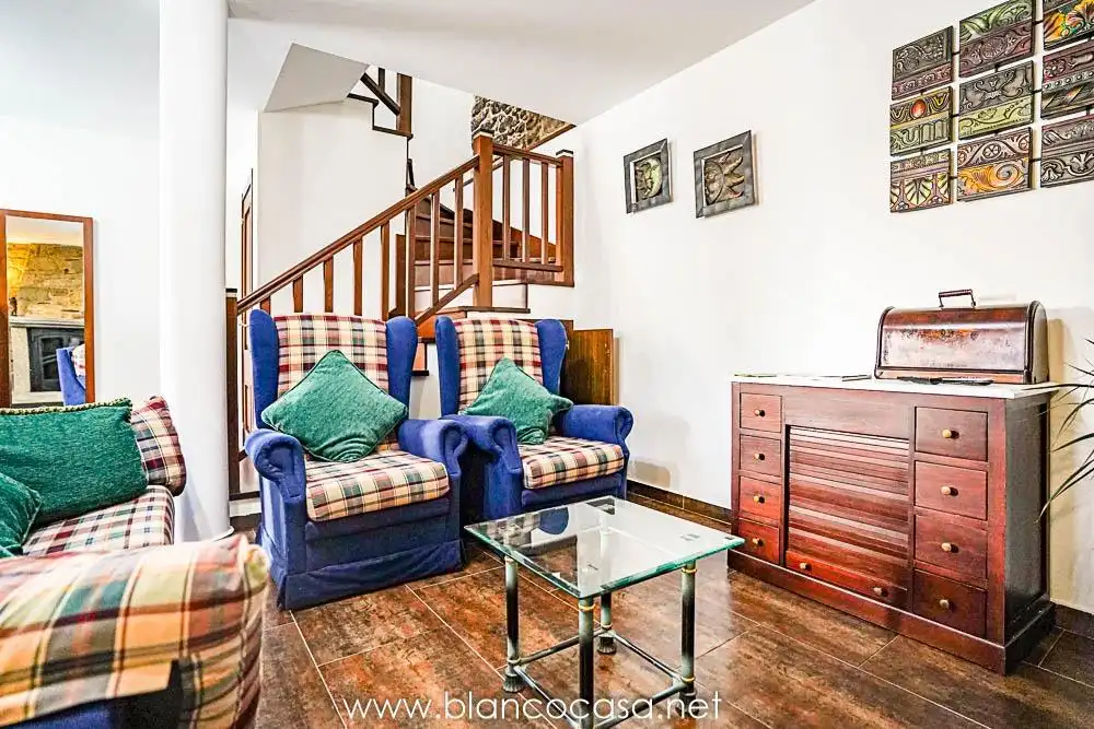 Sala de estar de Casa o chalet en venta en Vimianzo con Calefacción, Trastero y Amueblado