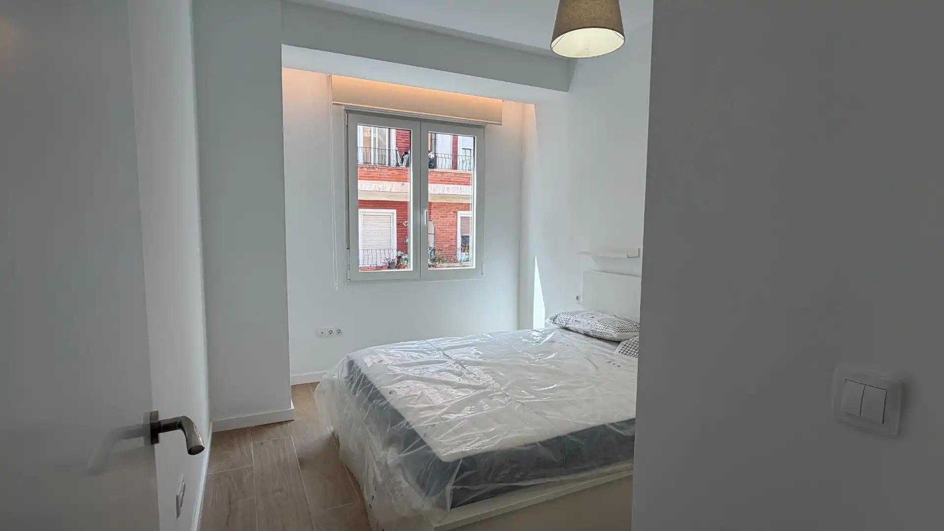 Dormitori de Apartament de lloguer en Valencia amb Aire condicionat, Calefacció i Moblat