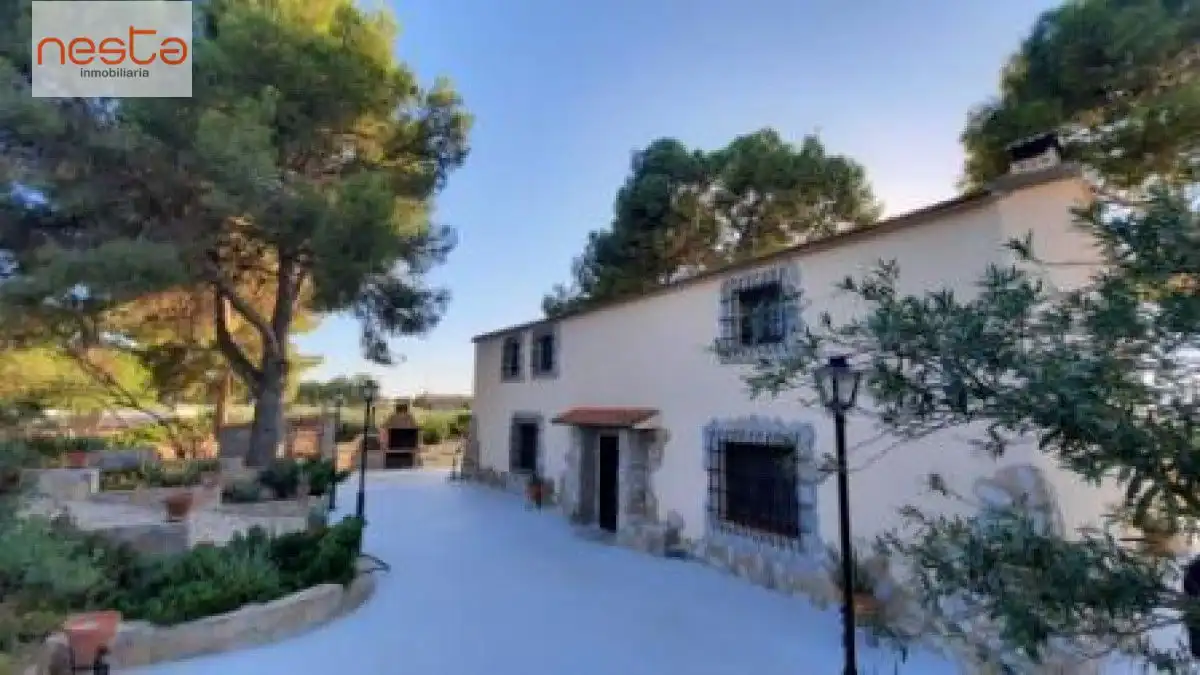 Country house with garden for sale in Pedanías Sur