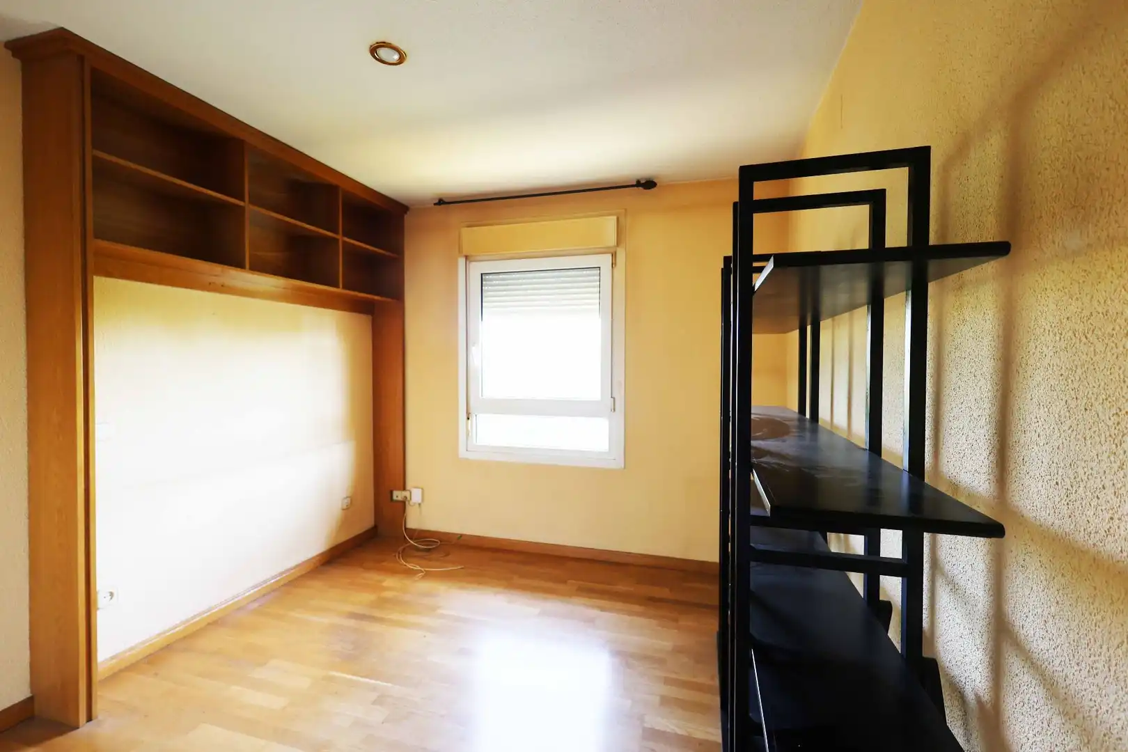 Habitación de Dúplex en venta en San Lorenzo de El Escorial con Calefacción, Terraza y Piscina comunitaria