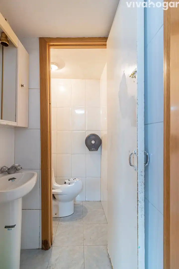Baño de Local en venta en Madrid