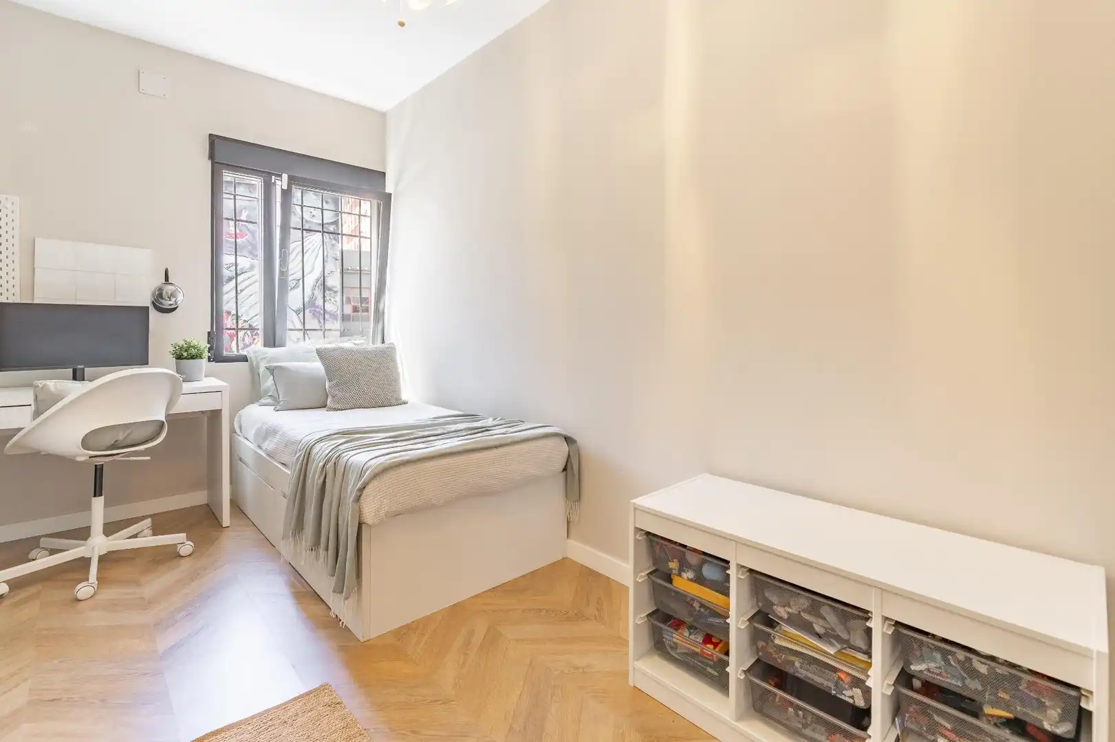 Bedroom of Flat for sale in Valencia  with Air Conditioner, Heating and Storage room