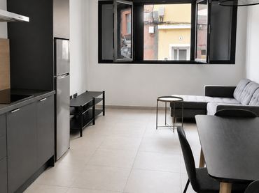 Appartamento con ascensore in affitto a Calle Newton