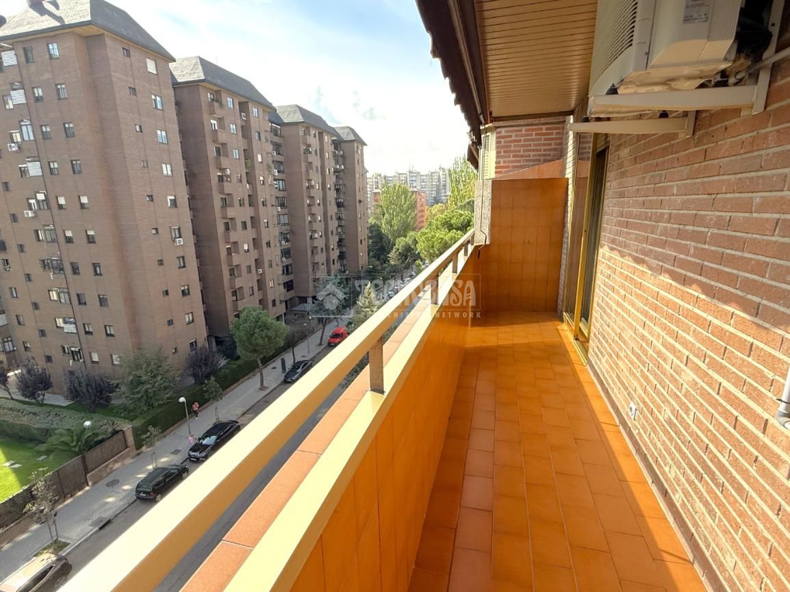 Balcony of Flat for sale in  Madrid Capital  with Air Conditioner, Parquet flooring and Community pool
