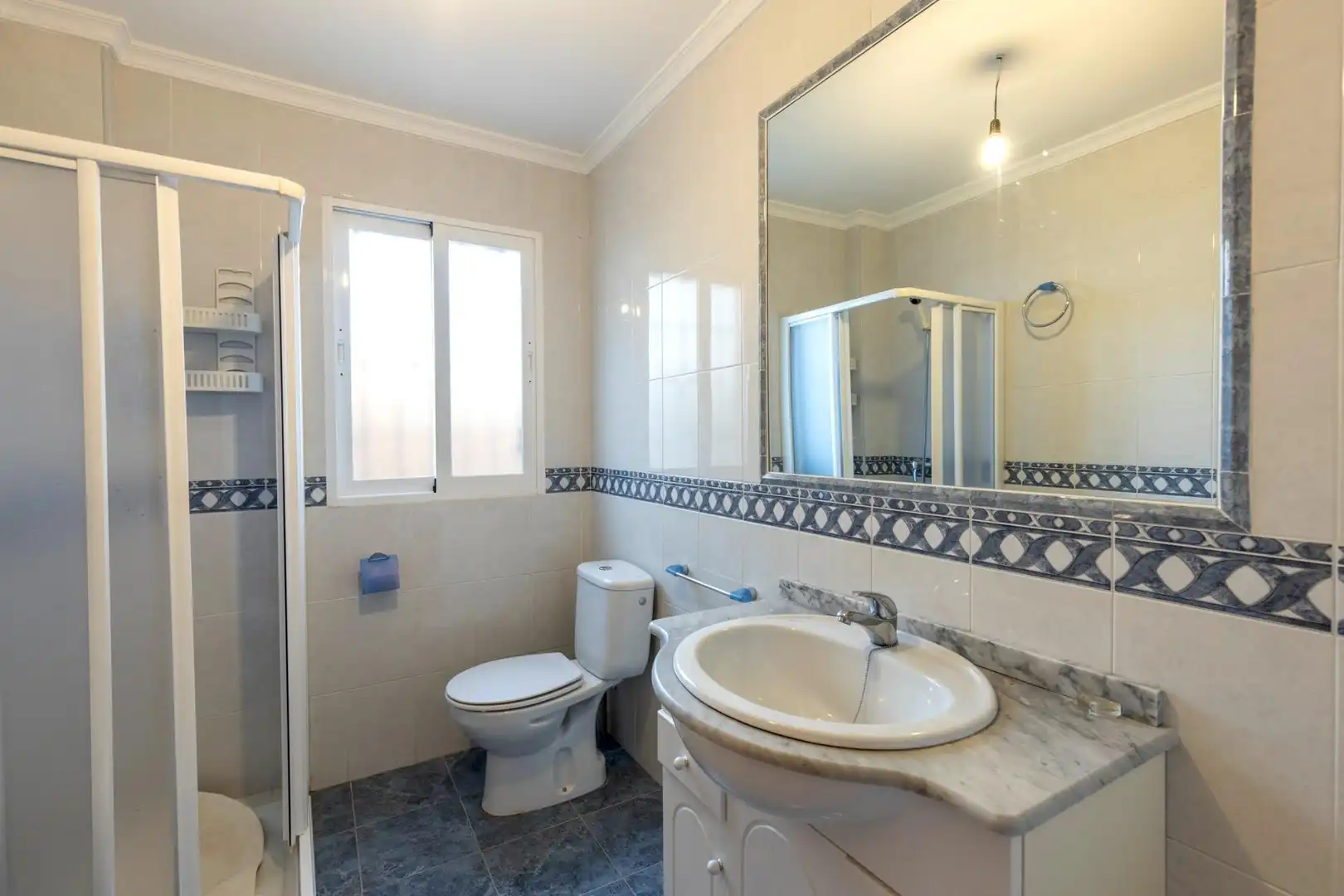 Baño de Casa o chalet en venta en Escúzar con Terraza y Piscina