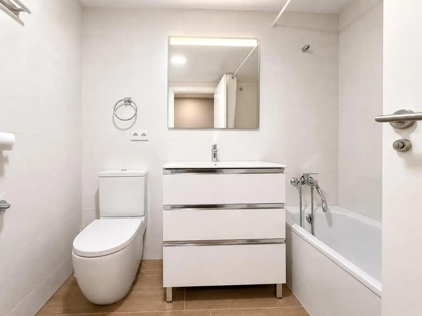 Badezimmer von Wohnung zum Verkauf in Valencia mit Klimaanlage, Terrasse und Abstellraum