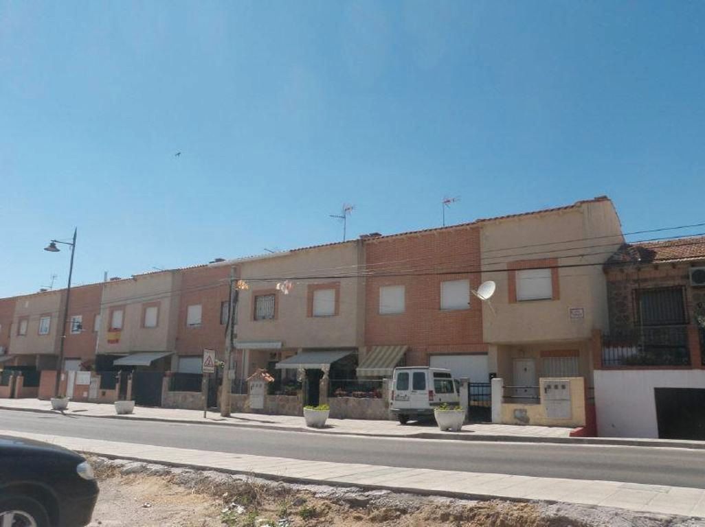 Casa adosada en venta en Travesía Carretera Torrijos
