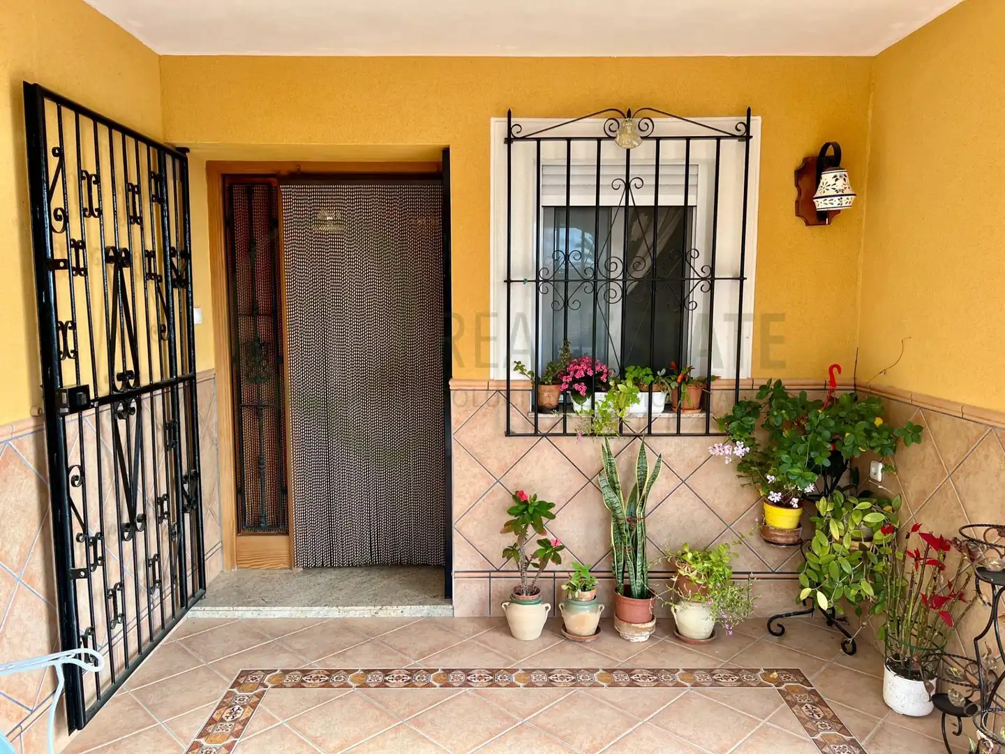 Vista exterior de Casa o xalet en venda en Alicante / Alacant amb Jardí privat, Terrassa i Traster