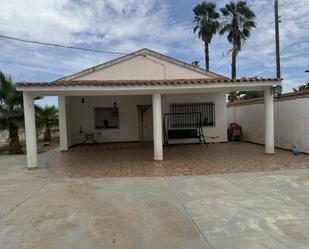 Vista exterior de Finca rústica en venda en Villanueva de la Serena amb Aire condicionat i Piscina