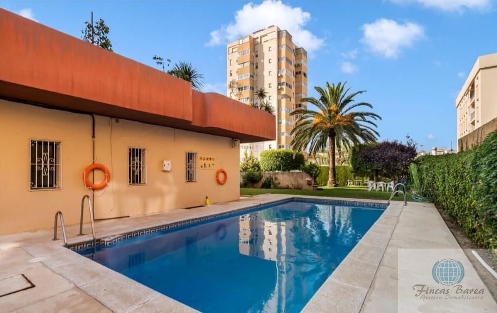 Piscina de Pis en venda en Fuengirola amb Aire condicionat, Terrassa i Piscina comunitària
